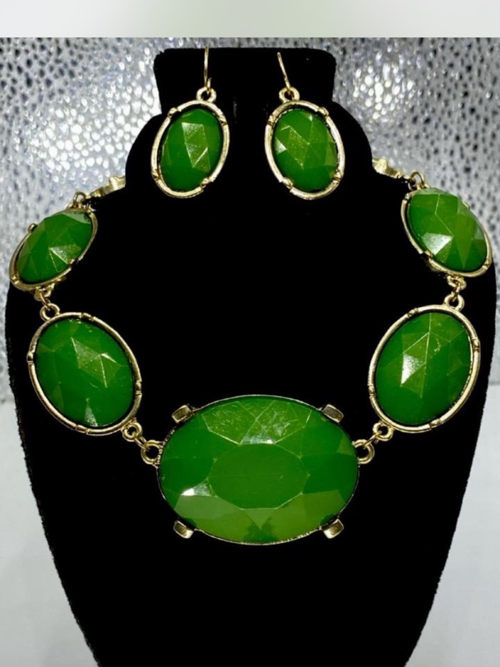 Jade Green   ***  Statement Necklace / Earrings *^*